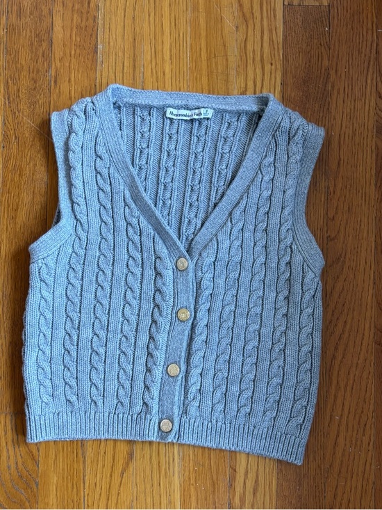 Abercrombie & Fitch Sweaters - Abercrombie & Fitch Cable Knit Sleeveless Button-Front Sweater Vest -grey
